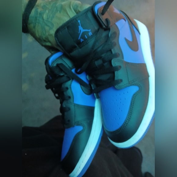 4.5y Jordan 1 - Picture 4 of 4